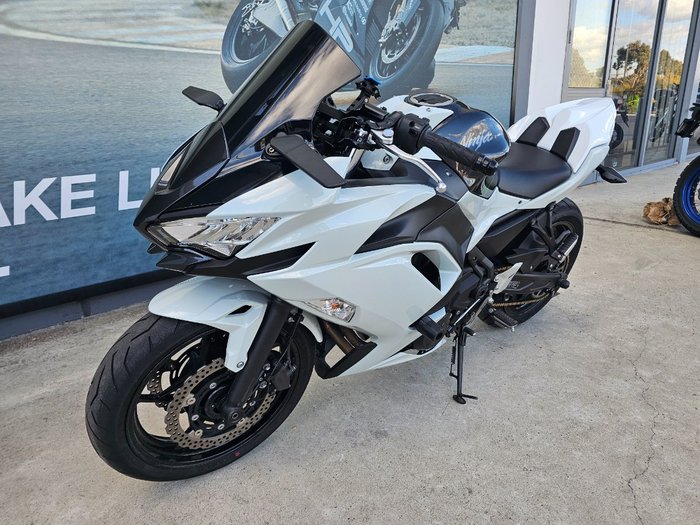 2022 Kawasaki NINJA 650L White
