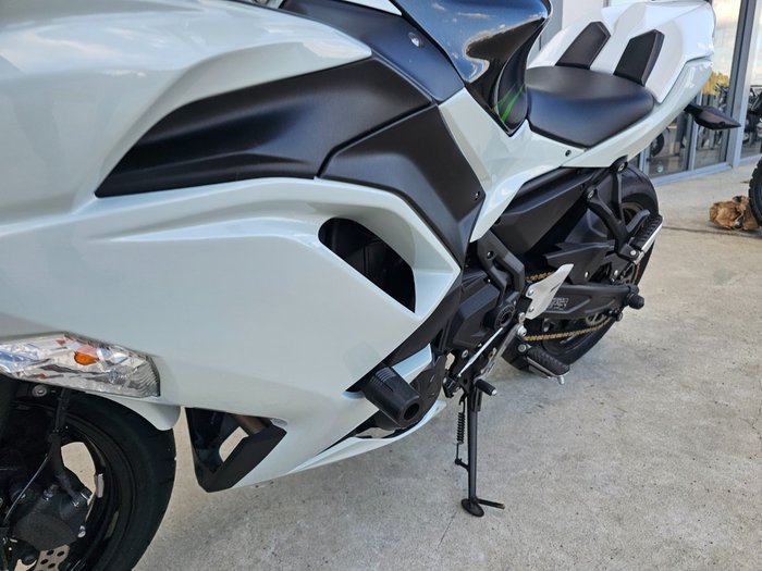2022 Kawasaki NINJA 650L White