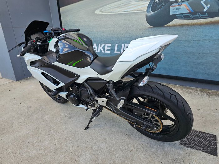 2022 Kawasaki NINJA 650L White