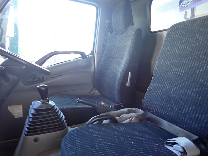2015 HINO DUTRO 917 WHITE