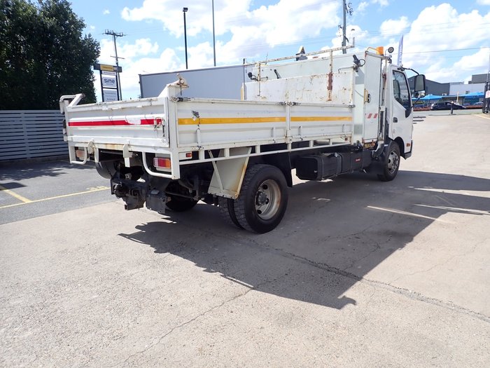 2015 HINO DUTRO 917 WHITE