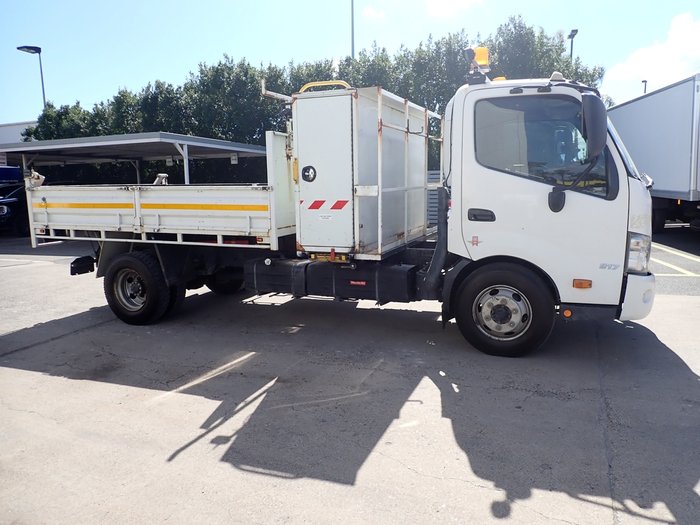 2015 HINO DUTRO 917 WHITE