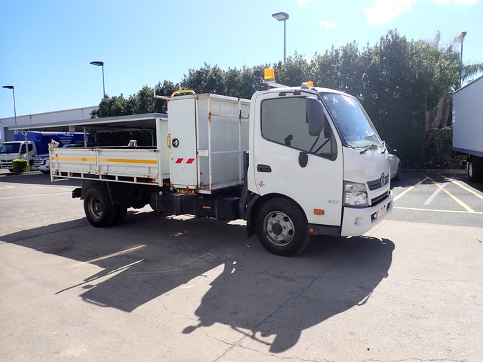 2015 HINO DUTRO 917 WHITE