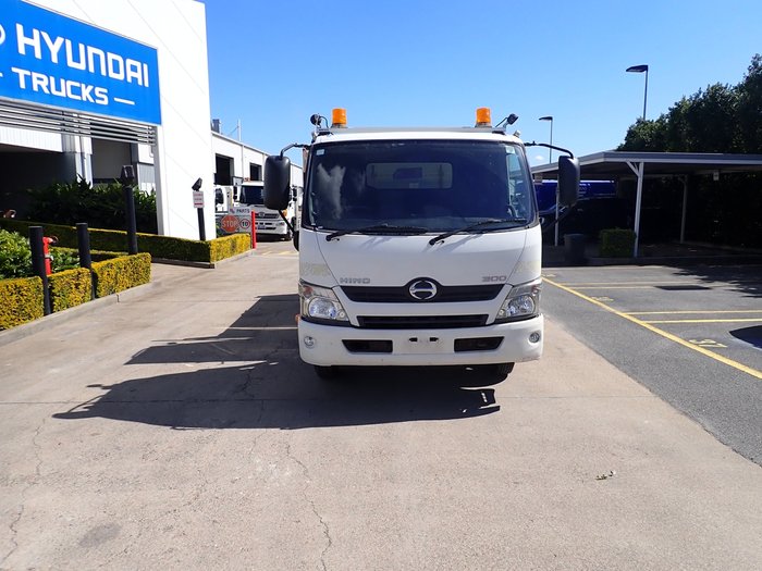 2015 HINO DUTRO 917 WHITE