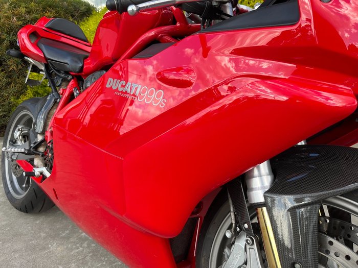 2004 DUCATI 999 Red