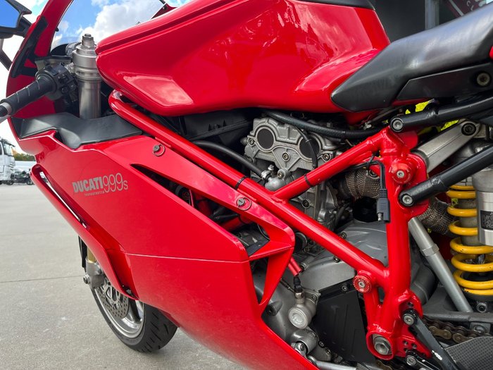 2004 DUCATI 999 Red