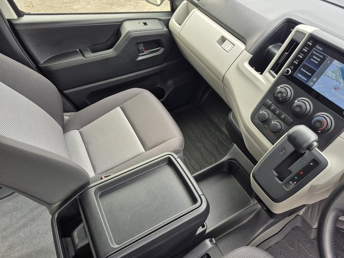 2022 Toyota Hiace Commuter