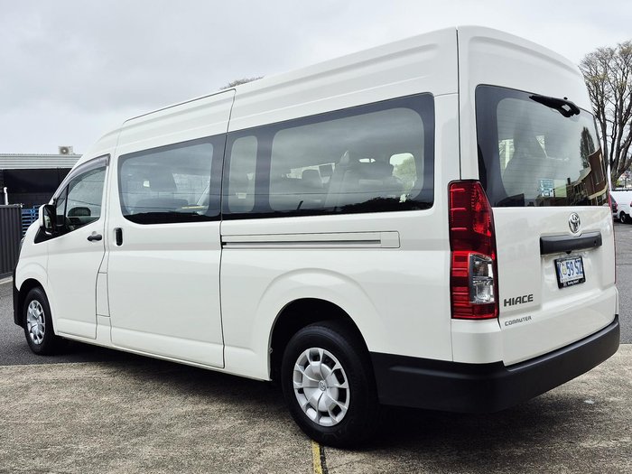 2022 Toyota Hiace Commuter