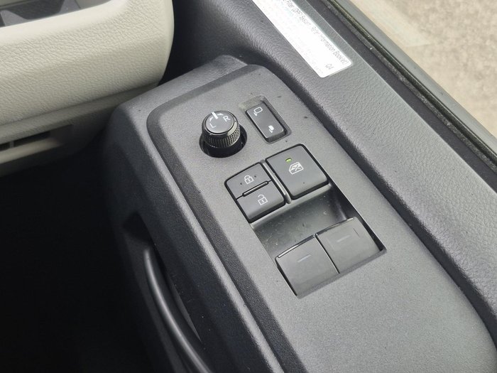 2022 Toyota Hiace Commuter