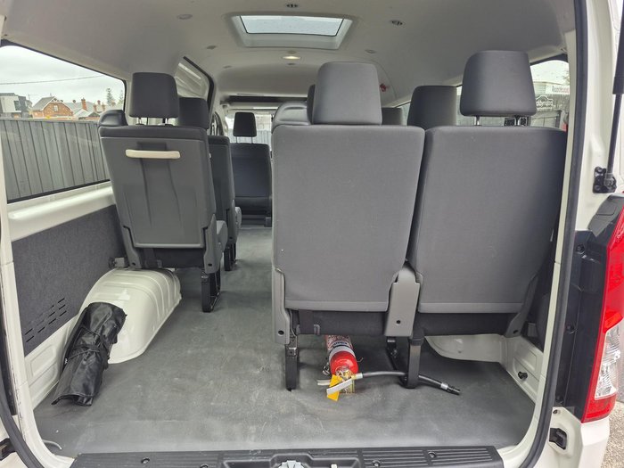 2022 Toyota Hiace Commuter