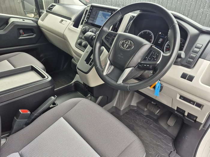 2022 Toyota Hiace Commuter