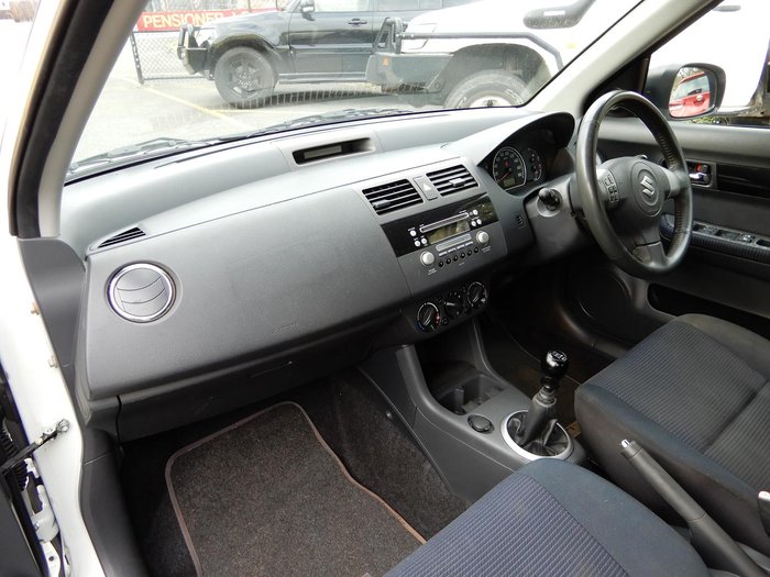 2008 Suzuki Swift GLX RS415 Pearl White