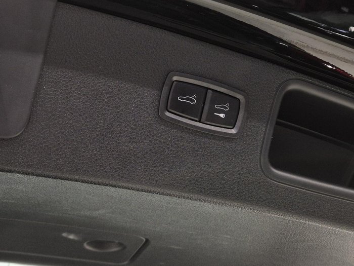 2022 Porsche Macan T 95B MY22 AWD Black