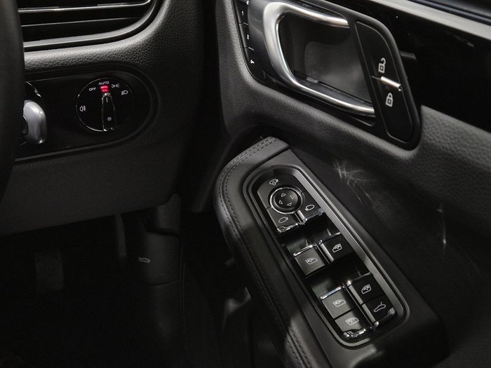 2022 Porsche Macan T 95B MY22 AWD Black