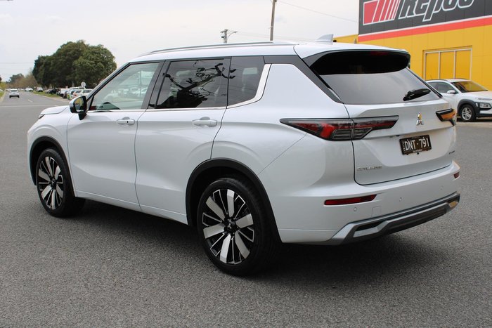 2025 Mitsubishi Outlander Exceed