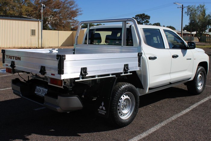 2025 Mitsubishi Triton GLX