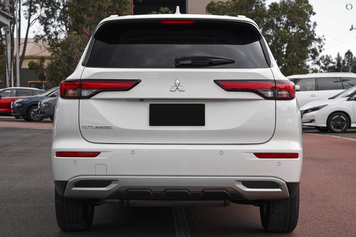 2025 Mitsubishi Outlander LS ZM MY24 White Diamond