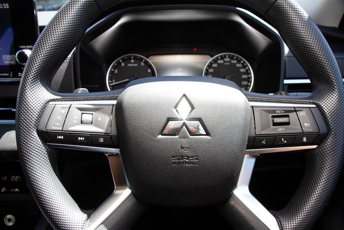 2025 Mitsubishi Outlander ES ZM MY24 White Diamond