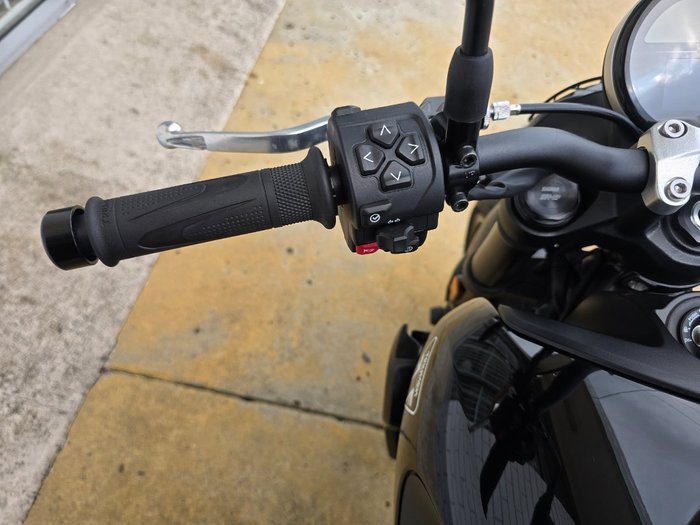 2025 Triumph TRIDENT 660 Black