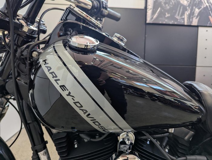 2017 Harley-Davidson Dyna Fat Bob 103 (FXDF) Dyna Black