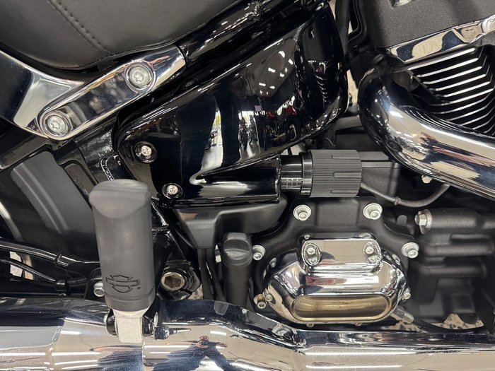 2023 Harley-Davidson Sport Glide 107 (FLSB) Softail Silver