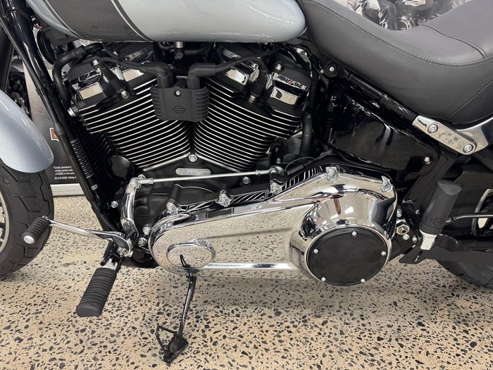 2023 Harley-Davidson Sport Glide 107 (FLSB) Softail Silver