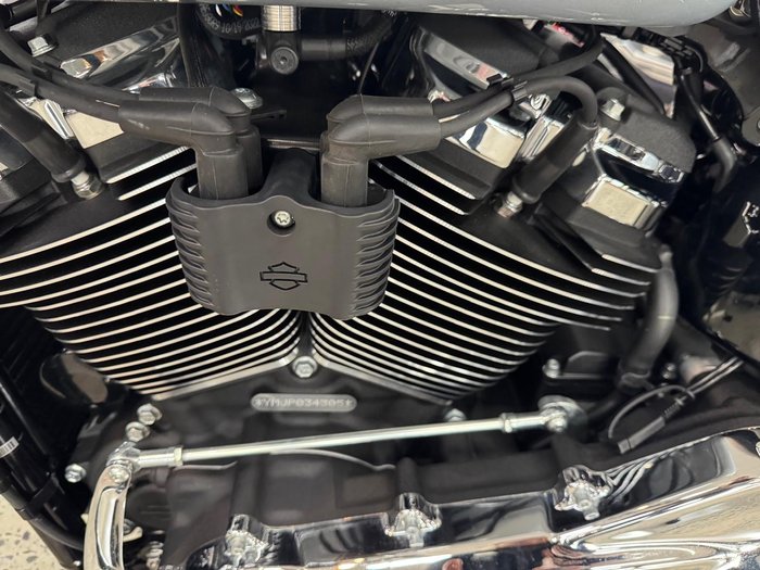 2023 Harley-Davidson Sport Glide 107 (FLSB) Softail Silver