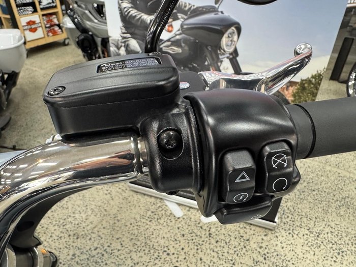 2023 Harley-Davidson Sport Glide 107 (FLSB) Softail Silver
