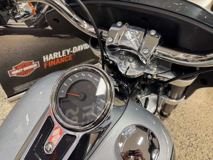 2023 Harley-Davidson Sport Glide 107 (FLSB) Softail Silver