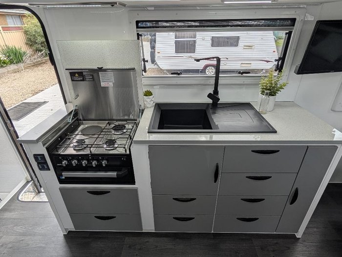 2025 Supreme Classic Tourer 20 Ft (6.1 M) - Stock Clearance Sale