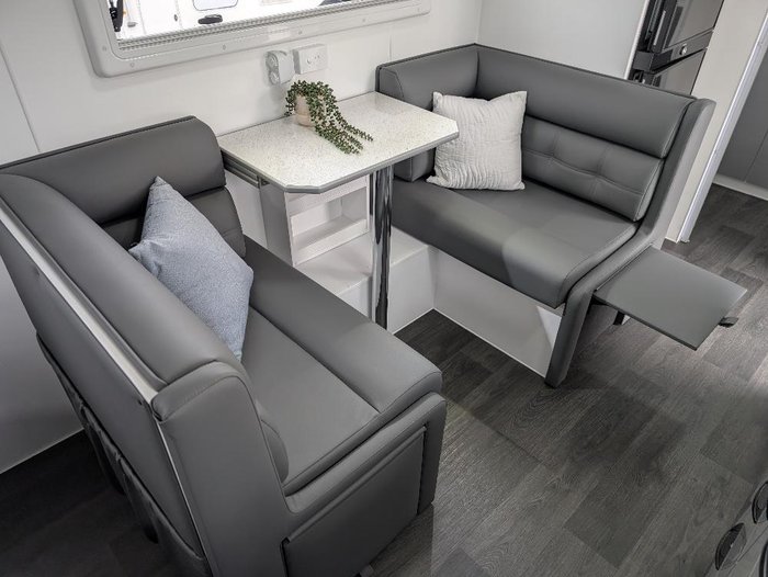 2025 Supreme Classic Tourer 20 Ft (6.1 M) - Stock Clearance Sale