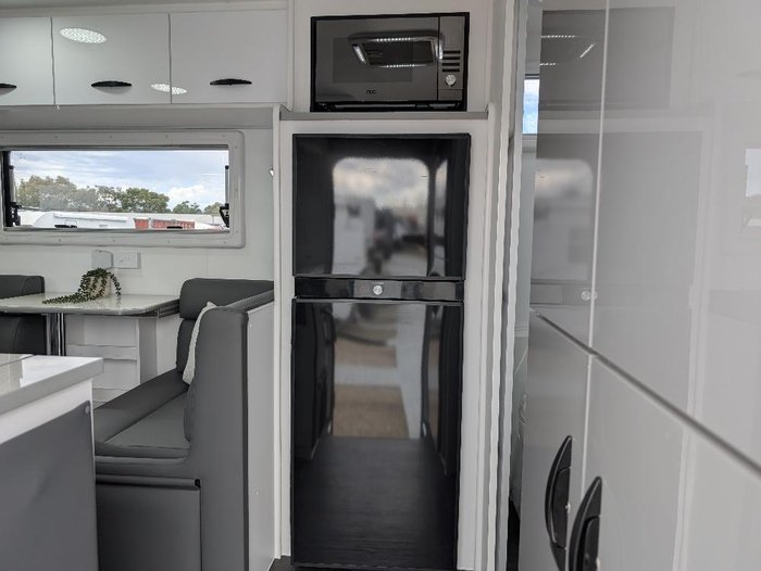 2025 Supreme Classic Tourer 20 Ft (6.1 M) - Stock Clearance Sale