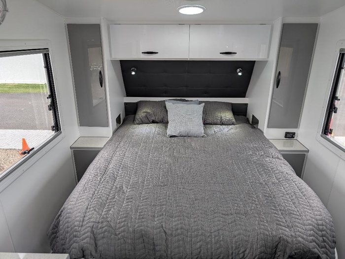 2025 Supreme Classic Tourer - Stock Clearance Sale