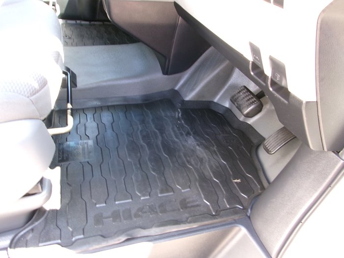 2020 Toyota Hiace Hiace Van LWB 2.8L T Diesel Automatic 9617530 001