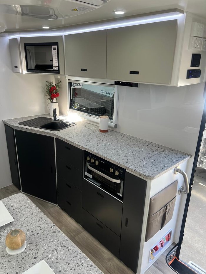 2025 Design RV Crx Semi Off Road Van 7-7, 21'8''