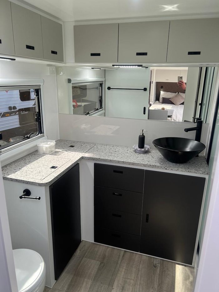 2025 Design RV Crx Semi Off Road Van 7-7, 21'8''