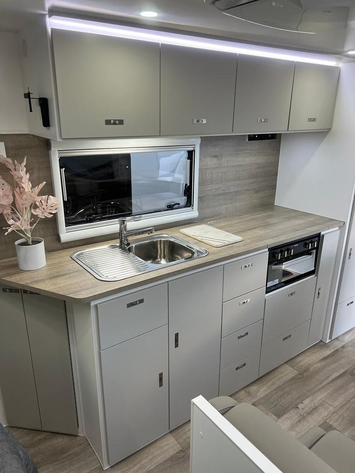 2025 Design RV Crx Semi Off Road Van 5-2+, 21'