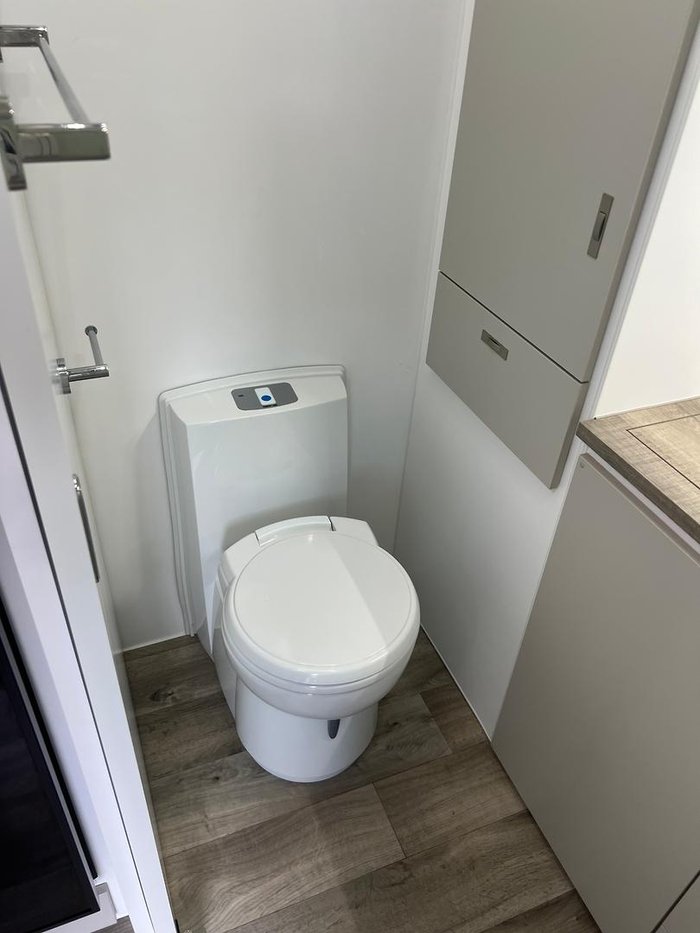 2025 Design RV Crx Semi Off Road Van 5-2+, 21'