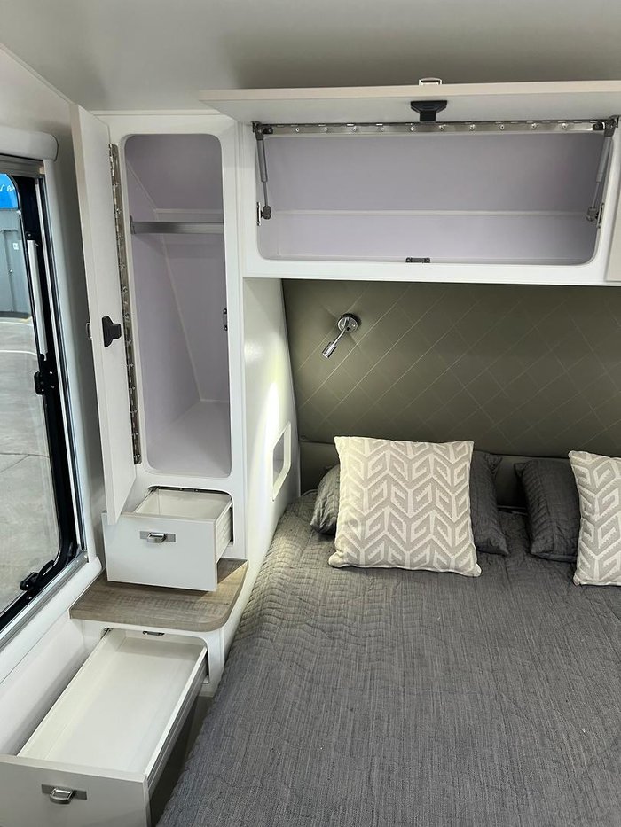 2025 Design RV Crx Semi Off Road Van 5-2+, 21'