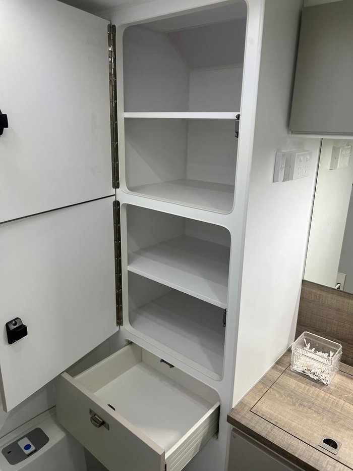 2025 Design RV Crx Semi Off Road Van 5-2+, 21'