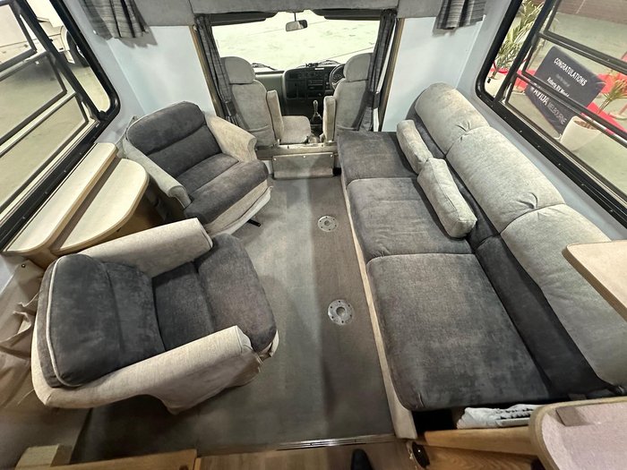 2002 Winnebago Alpine 2135