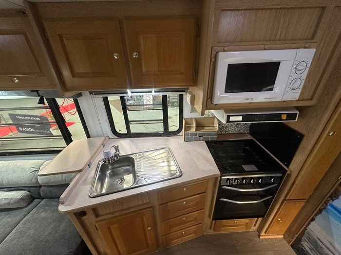 2002 Winnebago Alpine 2135