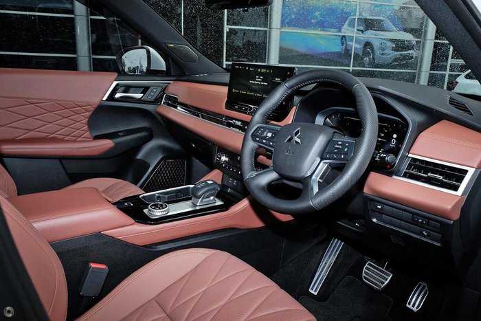 2025 Mitsubishi Outlander Exceed Tourer