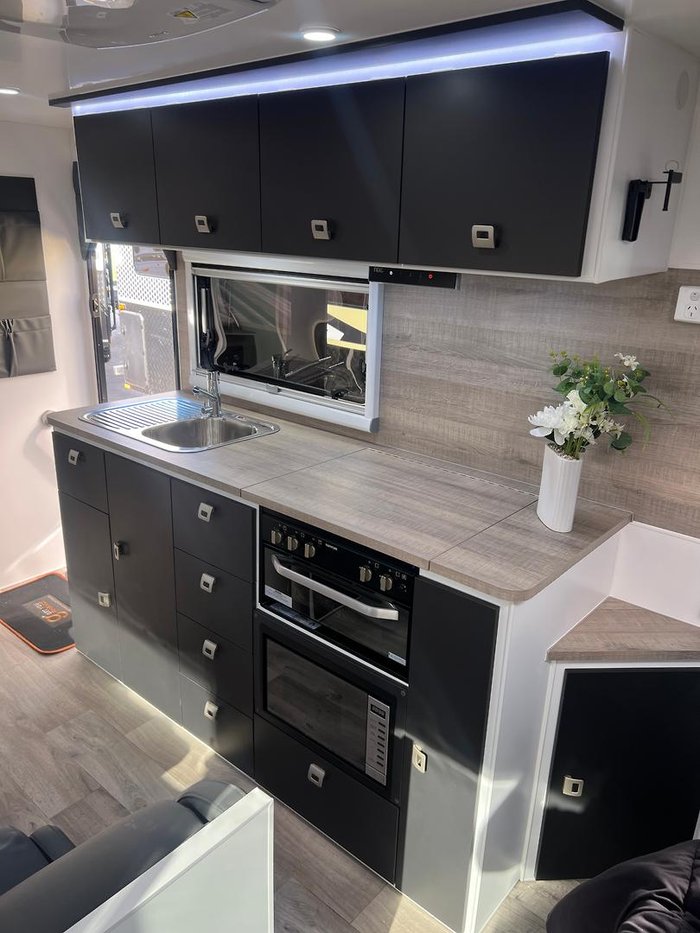 2025 Design RV Forerunner Van 3, 19'6''