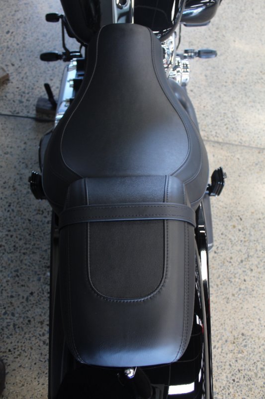 2025 Harley-davidson FLFB FAT BOY (117) VIVID BLACK