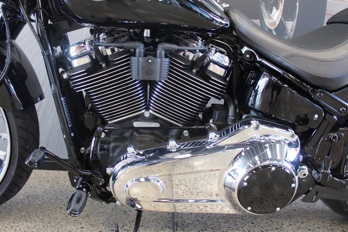 2025 Harley-davidson FLFB FAT BOY (117) VIVID BLACK