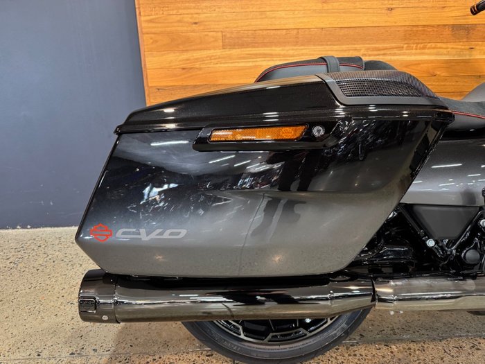 2025 Harley-davidson FLTRXSE CVO ROAD GLIDE (121)