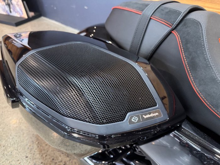 2025 Harley-davidson FLTRXSE CVO ROAD GLIDE (121)