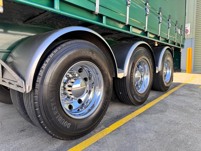 2011 Maxitrans St3 22 Pallet Refrigerated Curtain Sider