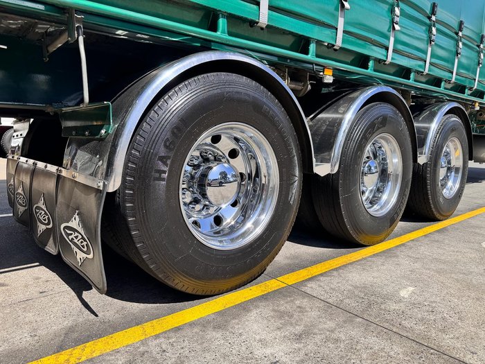 2011 Maxitrans St3 22 Pallet Refrigerated Curtain Sider